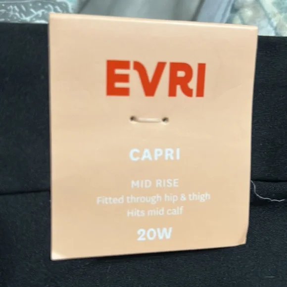 New with tags Size 20 black caprl - Picture 4 of 5